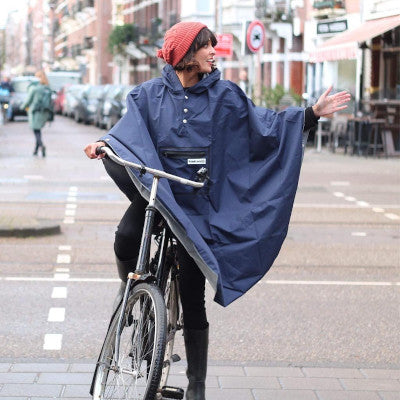 La protection pluie vélo qui remplace le vêtement de pluie (poncho, cape …)