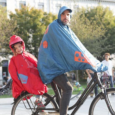 Protection pluie pour le cycliste avec pare-brise, toit et un grand panier  étanche