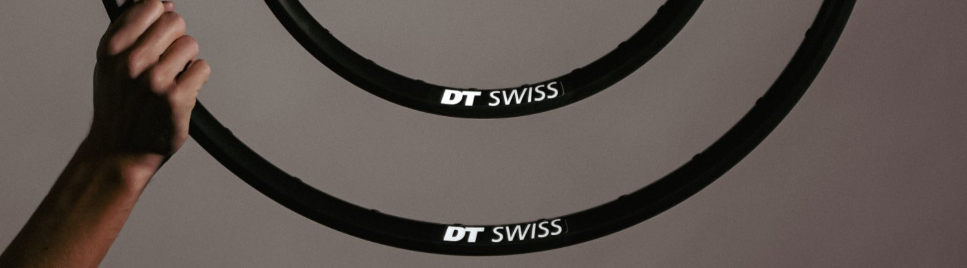 Deux cerclages de roues de vélo DT Swiss