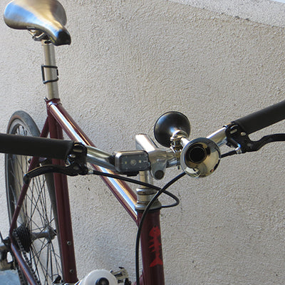 Sonnette Vélo, Klaxon à Air pour Vélo en Métal Chromé avec Poire à Presser  21,5 cm, Son de Trompette